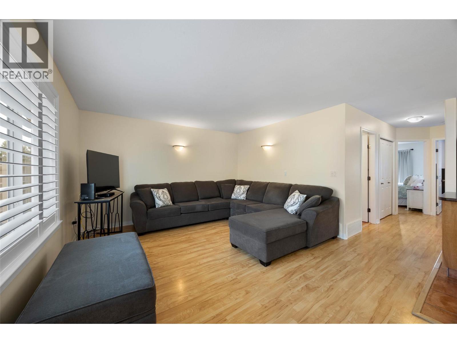 1940 Hillside Drive Unit# 23, Kamloops, BC - Indoor Photo Showing Living Room