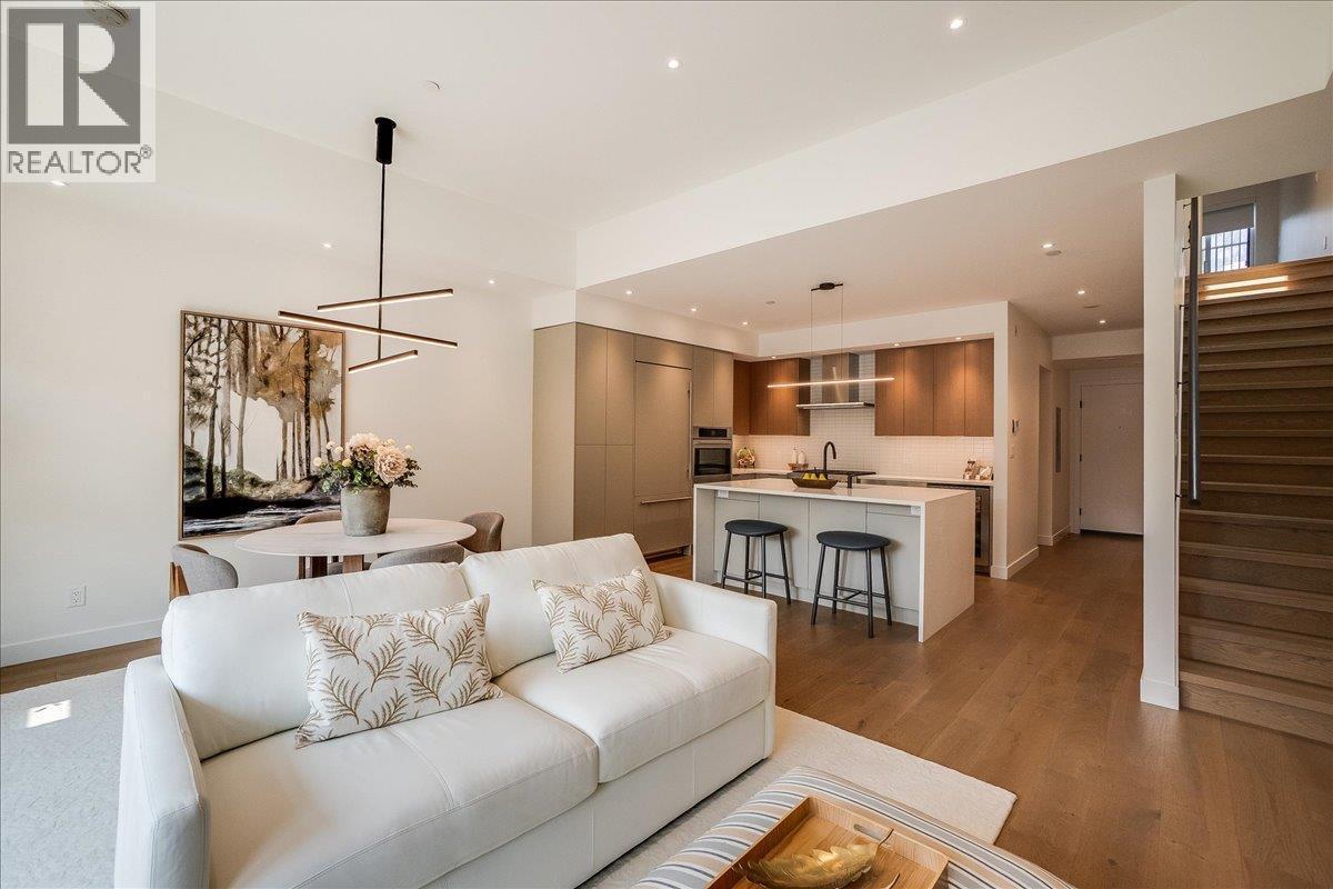 266 Baker Street Unit# 17, Nelson, BC - Indoor Photo Showing Living Room