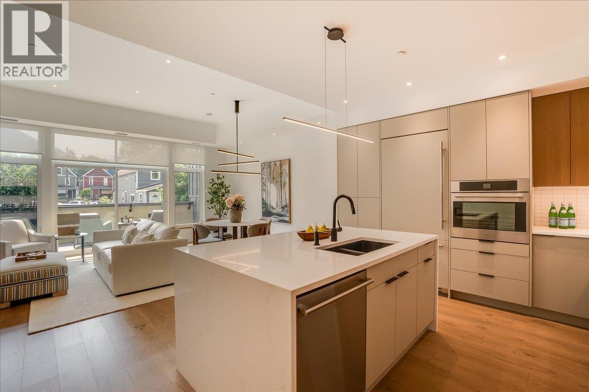 266 Baker Street Unit# 17, Nelson, BC - Indoor Photo Showing Kitchen With Double Sink With Upgraded Kitchen