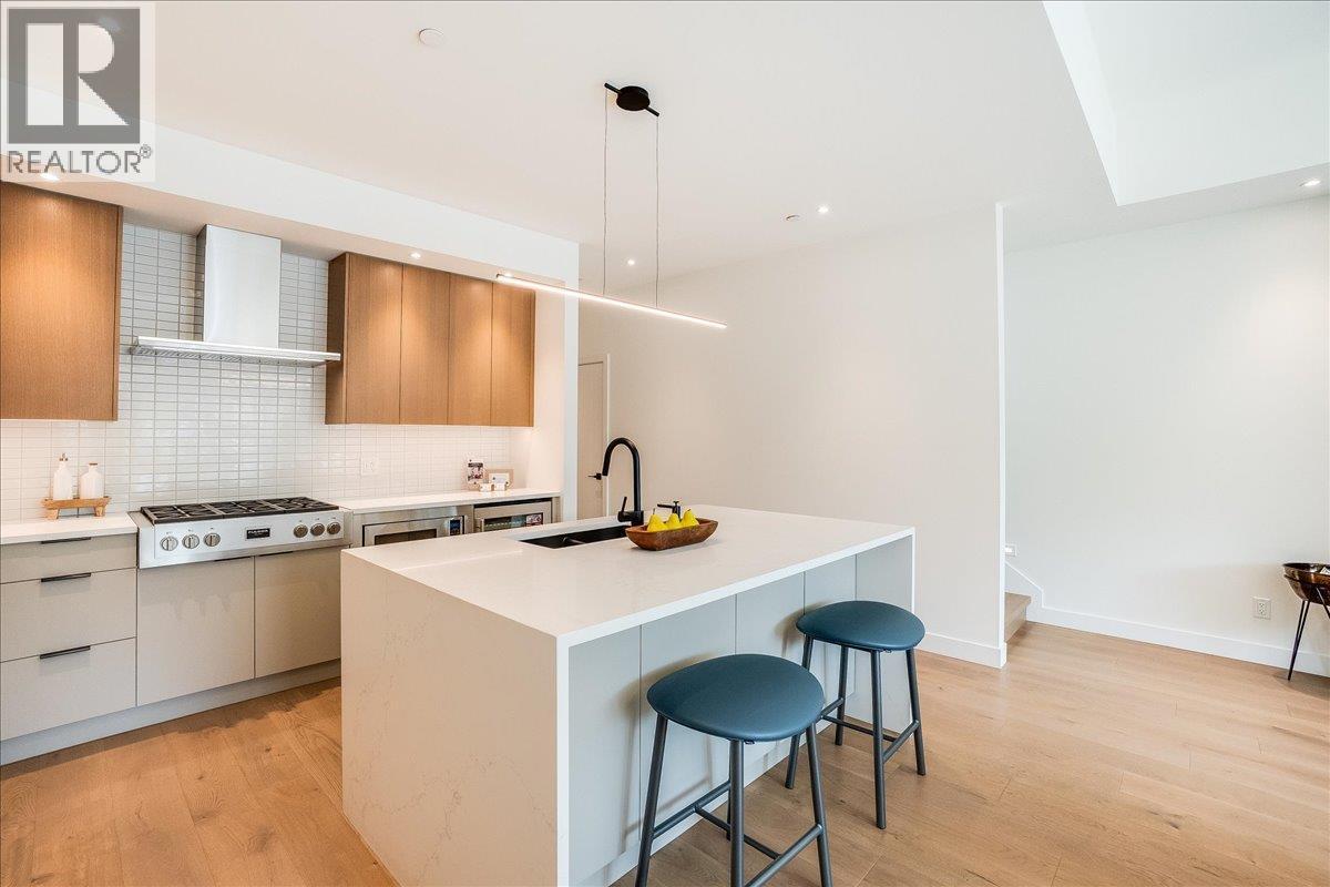 266 Baker Street Unit# 17, Nelson, BC - Indoor Photo Showing Kitchen With Upgraded Kitchen