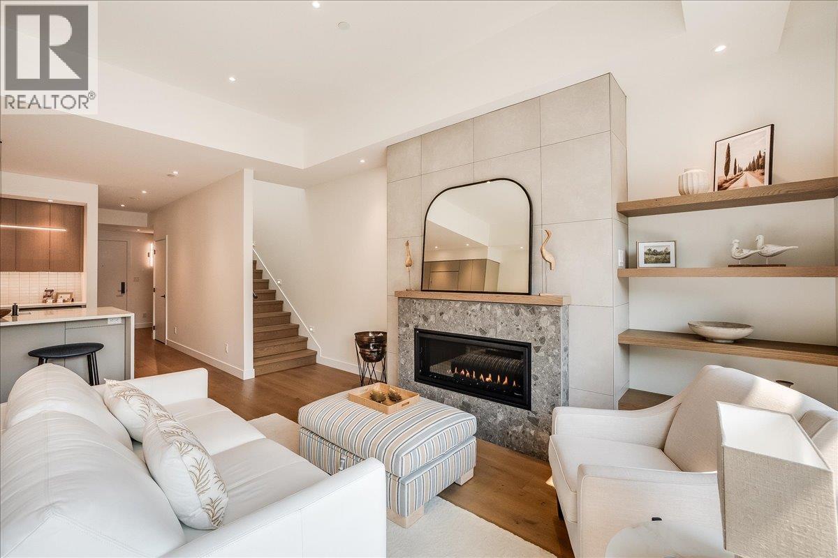 266 Baker Street Unit# 17, Nelson, BC - Indoor Photo Showing Living Room With Fireplace