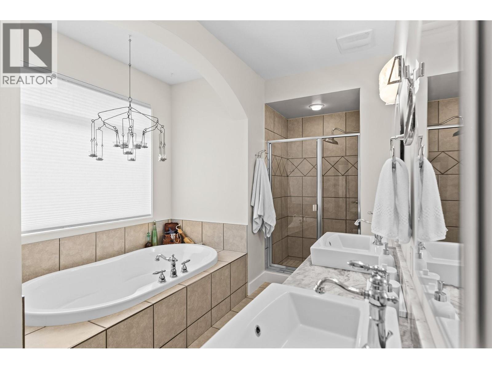 Primary Ensuite - 1635 Gregory Road, West Kelowna, BC - Indoor Photo Showing Bathroom