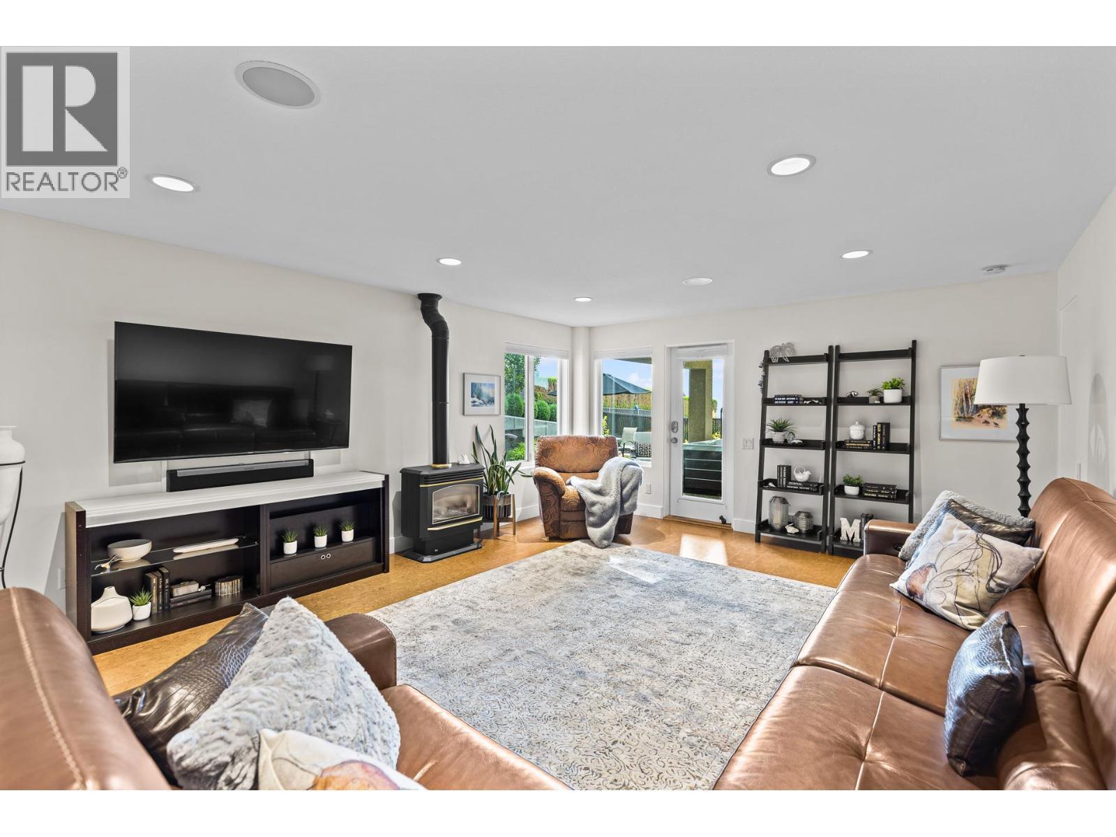 Family Room - 1635 Gregory Road, West Kelowna, BC - Indoor Photo Showing Living Room
