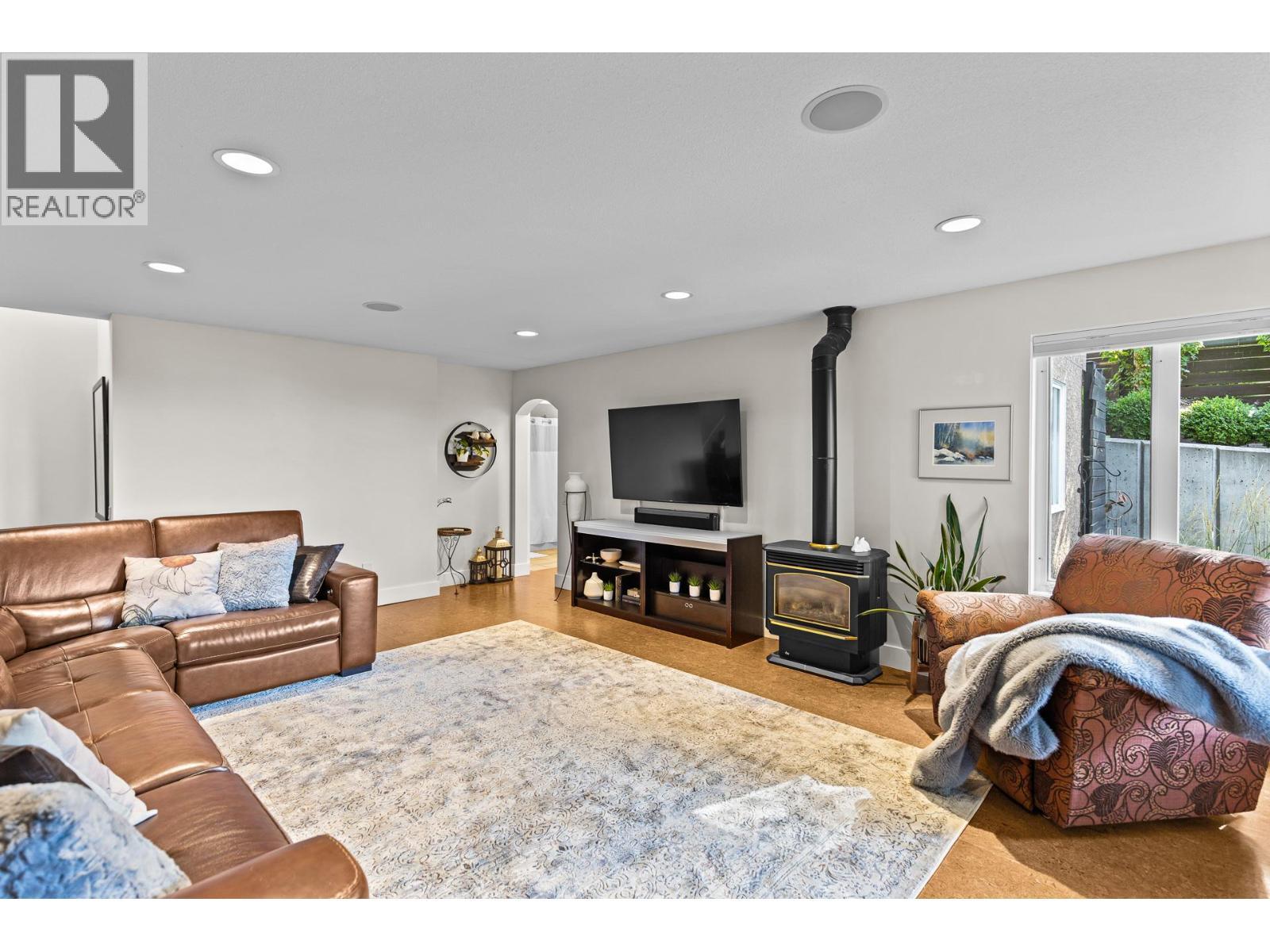 Family Room - 1635 Gregory Road, West Kelowna, BC - Indoor Photo Showing Living Room