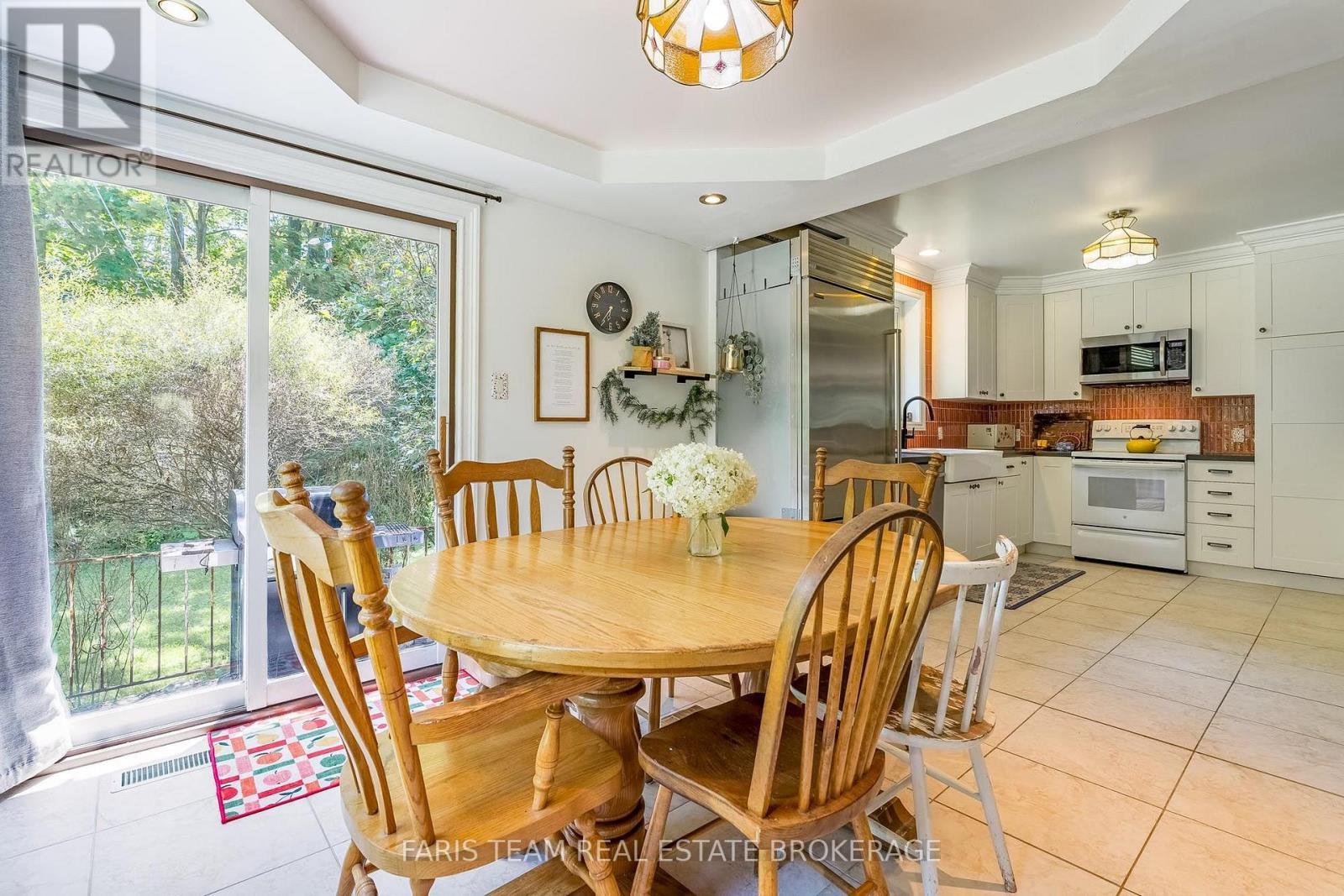 17956 Warden Avenue, East Gwillimbury, ON - Indoor Photo Showing Dining Room