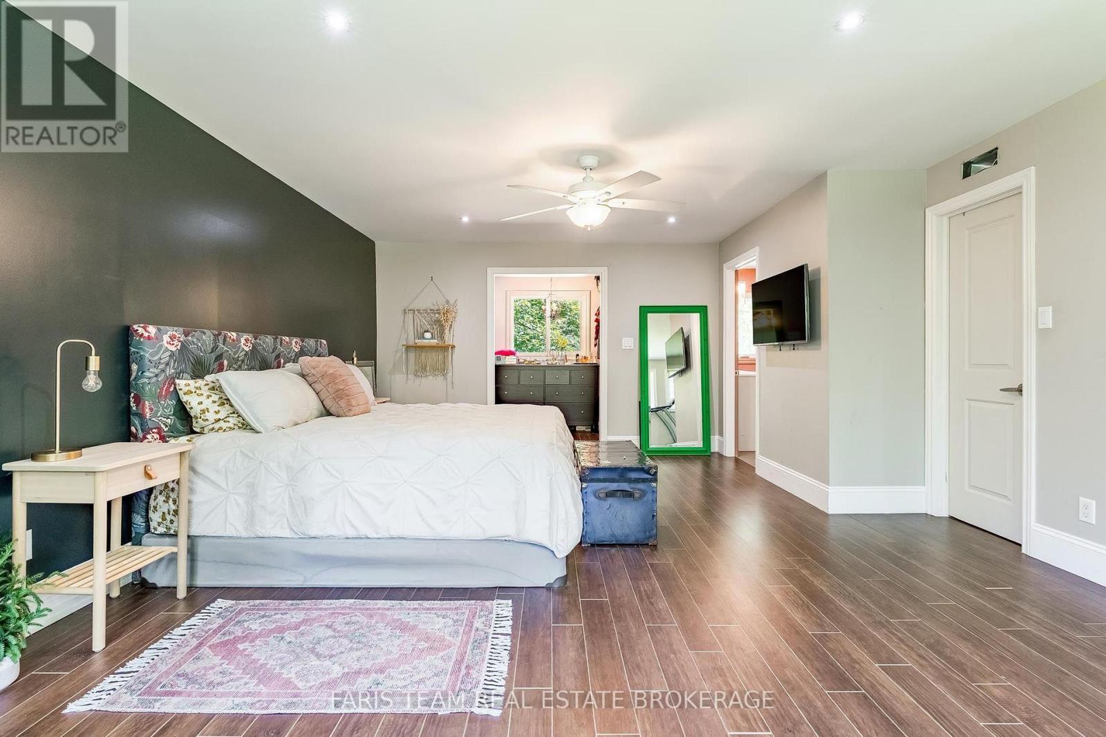 17956 Warden Avenue, East Gwillimbury, ON - Indoor Photo Showing Bedroom