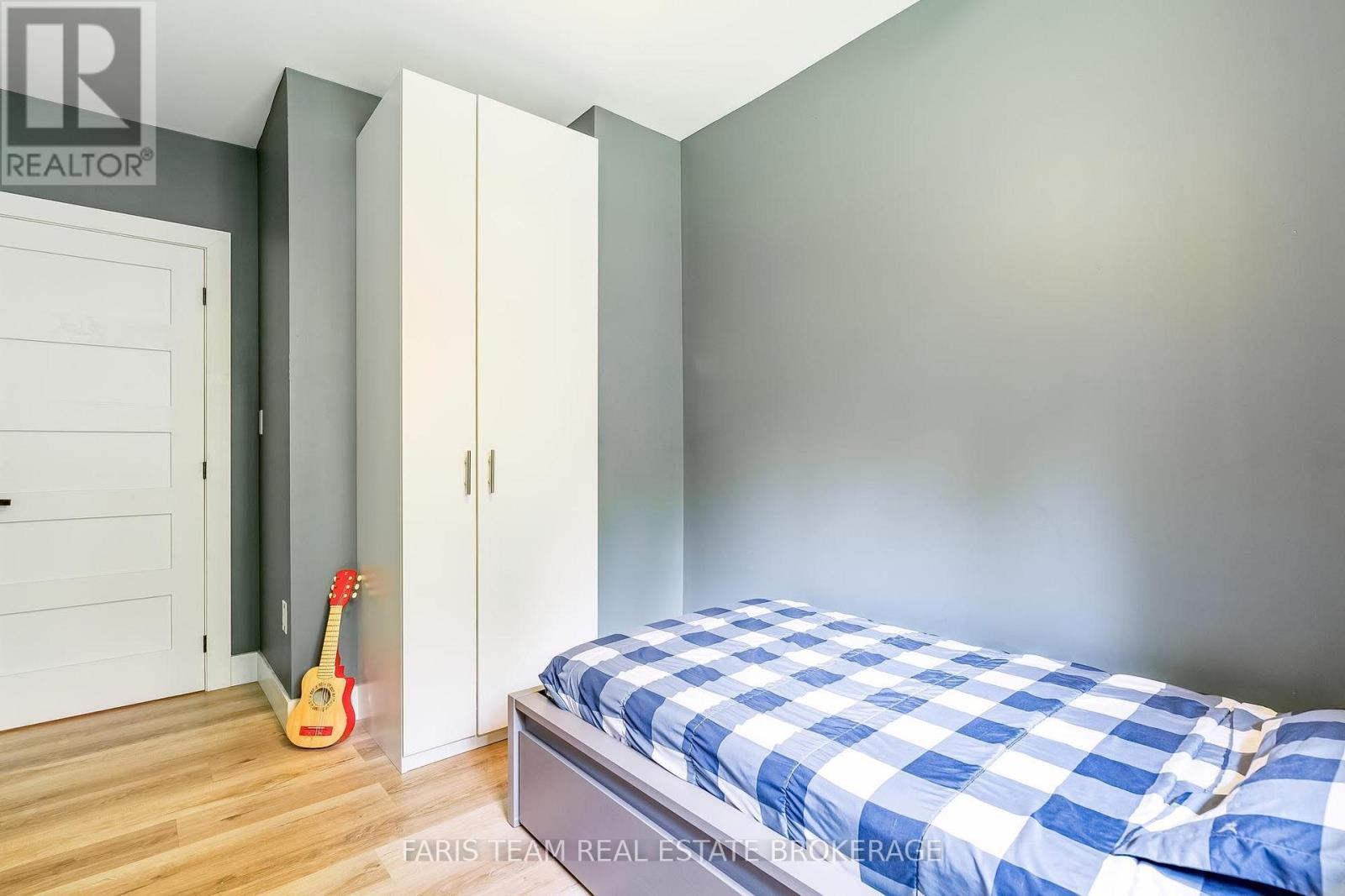 17956 Warden Avenue, East Gwillimbury, ON - Indoor Photo Showing Bedroom