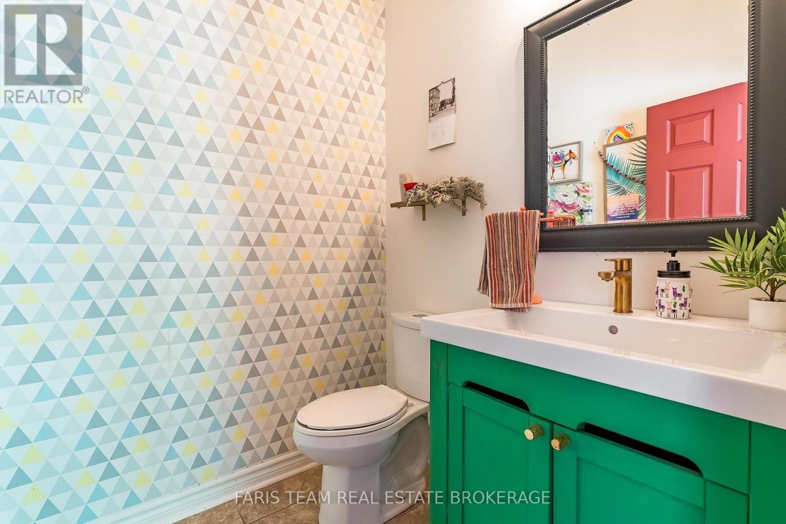 17956 Warden Avenue, East Gwillimbury, ON - Indoor Photo Showing Bathroom