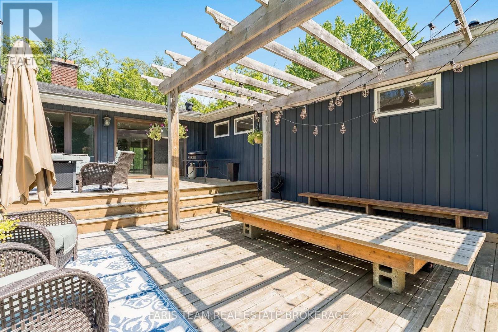 17956 Warden Avenue, East Gwillimbury, ON - Outdoor With Deck Patio Veranda