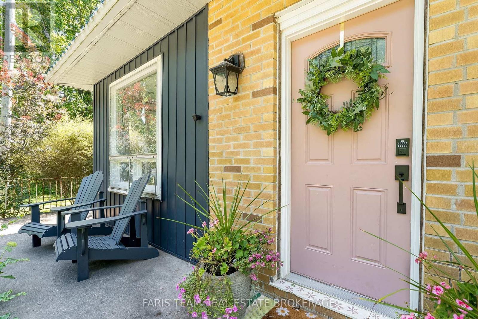 17956 Warden Avenue, East Gwillimbury, ON - Outdoor With Exterior