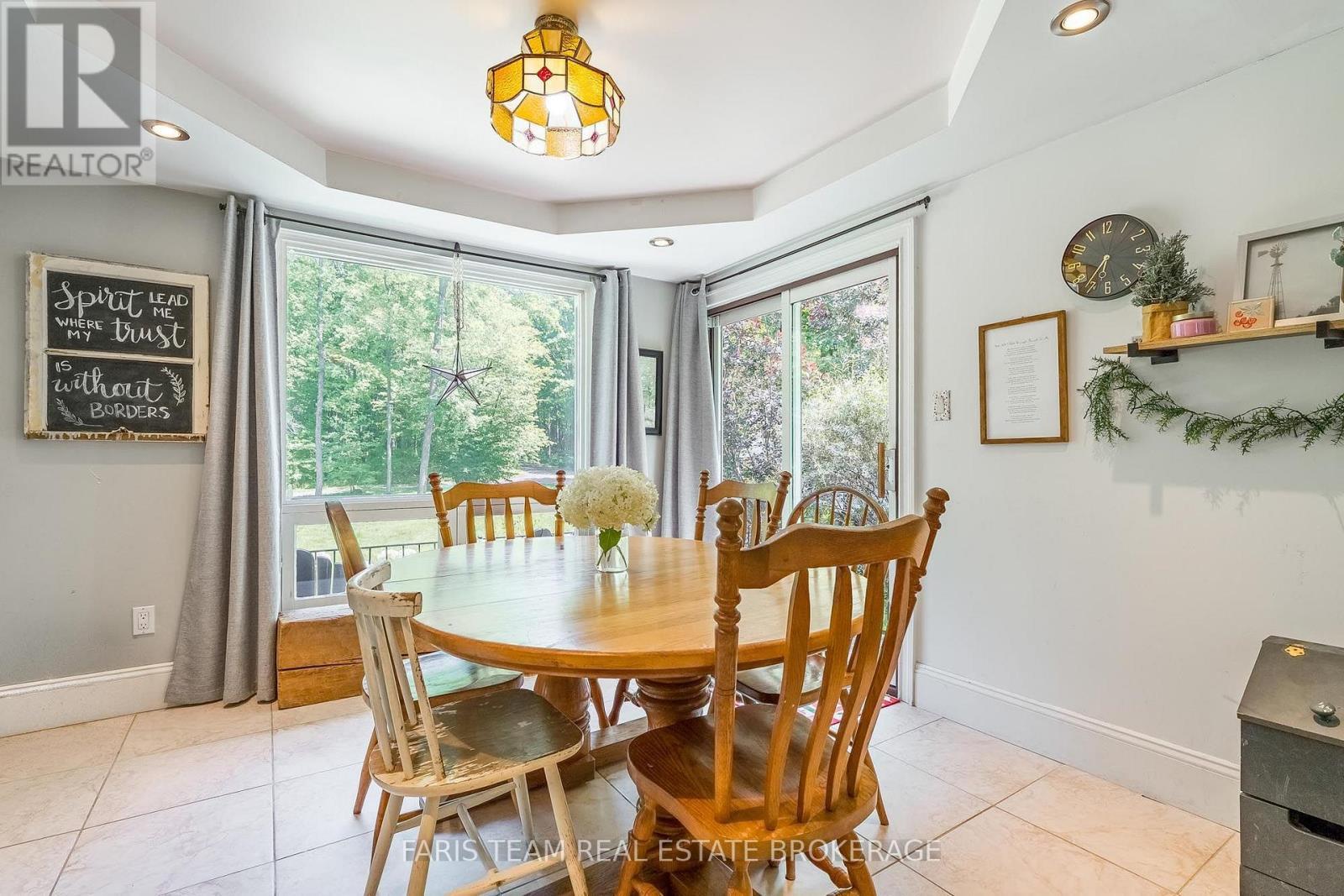 17956 Warden Avenue, East Gwillimbury, ON - Indoor Photo Showing Dining Room