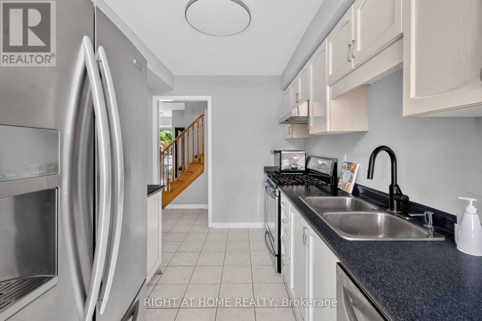 10 Lento Court, Vaughan, ON - Indoor Photo Showing Kitchen With Double Sink