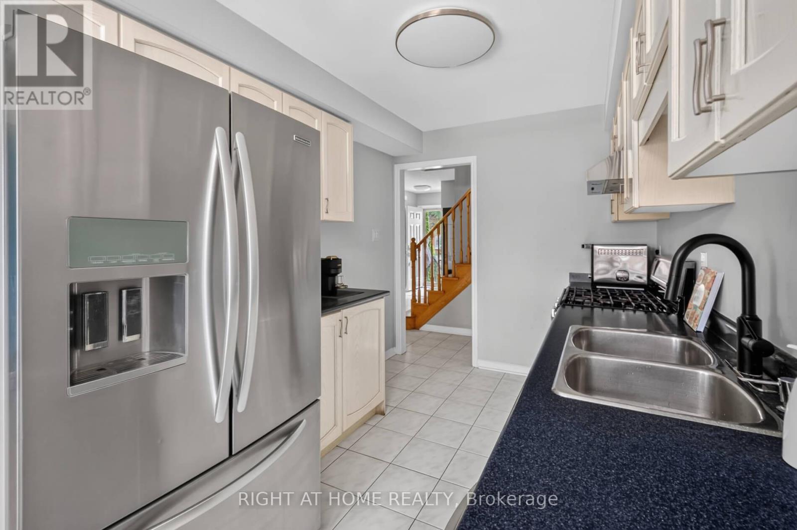 10 Lento Court, Vaughan, ON - Indoor Photo Showing Kitchen With Double Sink