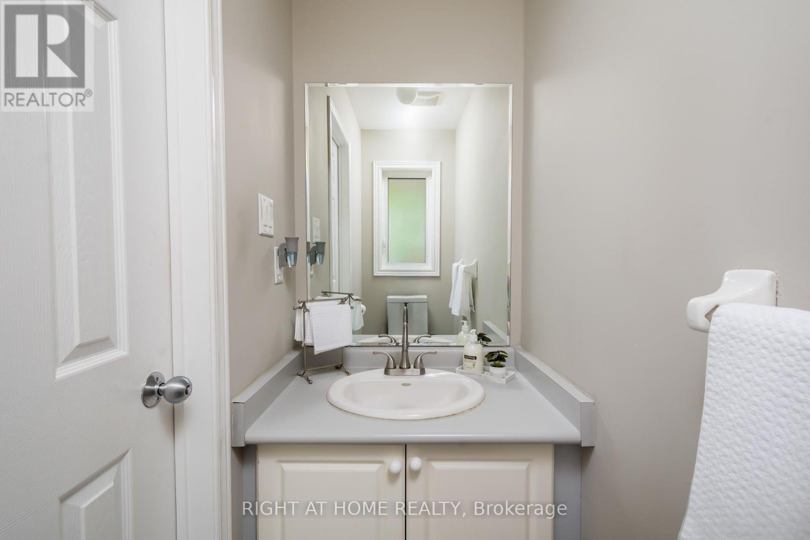 10 Lento Court, Vaughan, ON - Indoor Photo Showing Bathroom