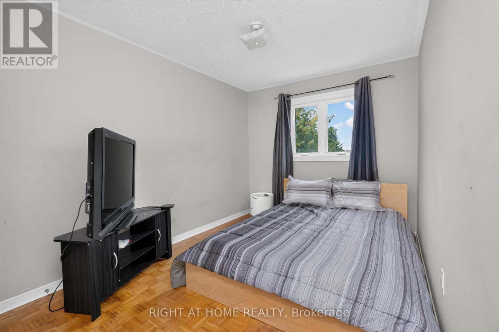 10 Lento Court, Vaughan, ON - Indoor Photo Showing Bedroom