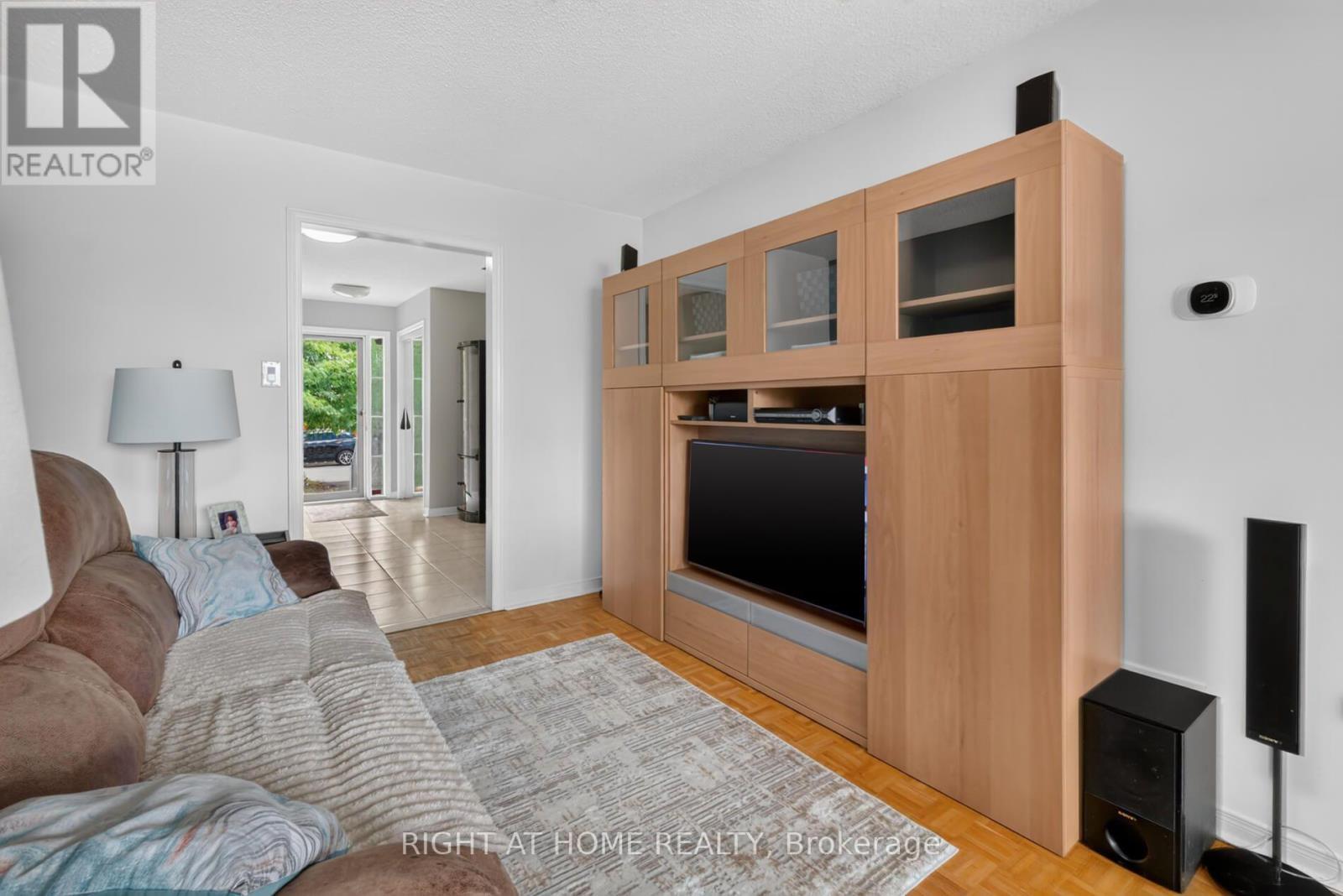10 Lento Court, Vaughan, ON - Indoor Photo Showing Living Room