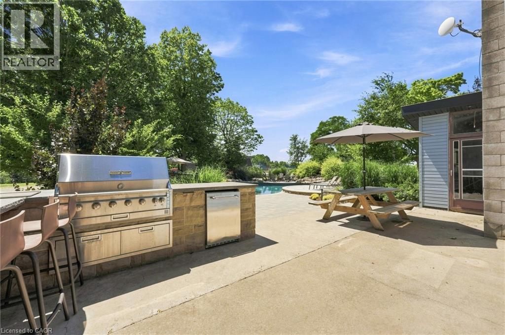 62 Thompson Road, Brantford, ON - Outdoor
