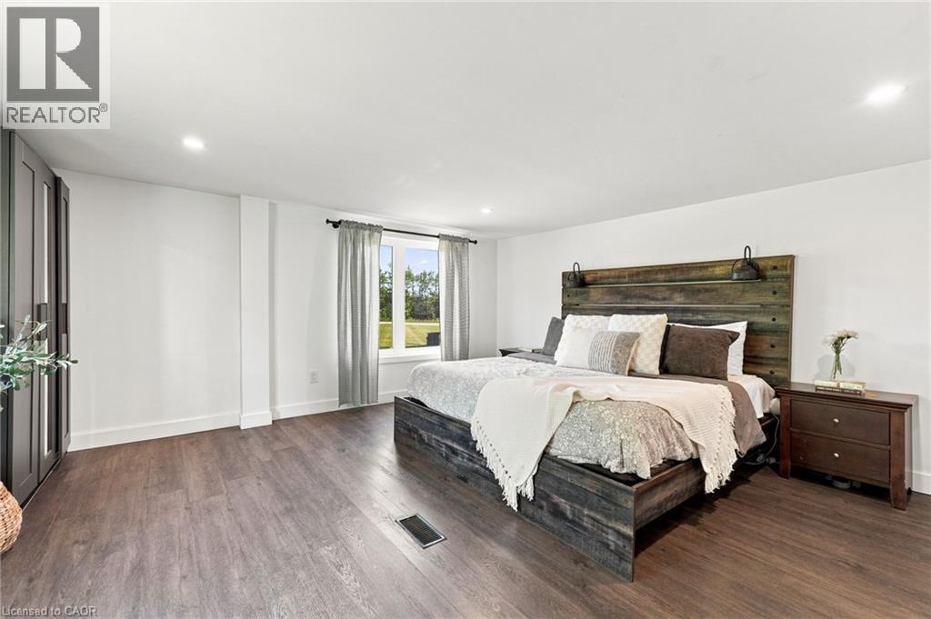 62 Thompson Road, Brantford, ON - Indoor Photo Showing Bedroom