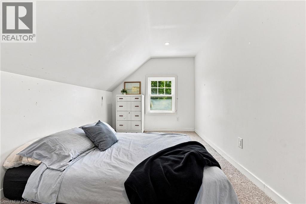62 Thompson Road, Brantford, ON - Indoor Photo Showing Bedroom