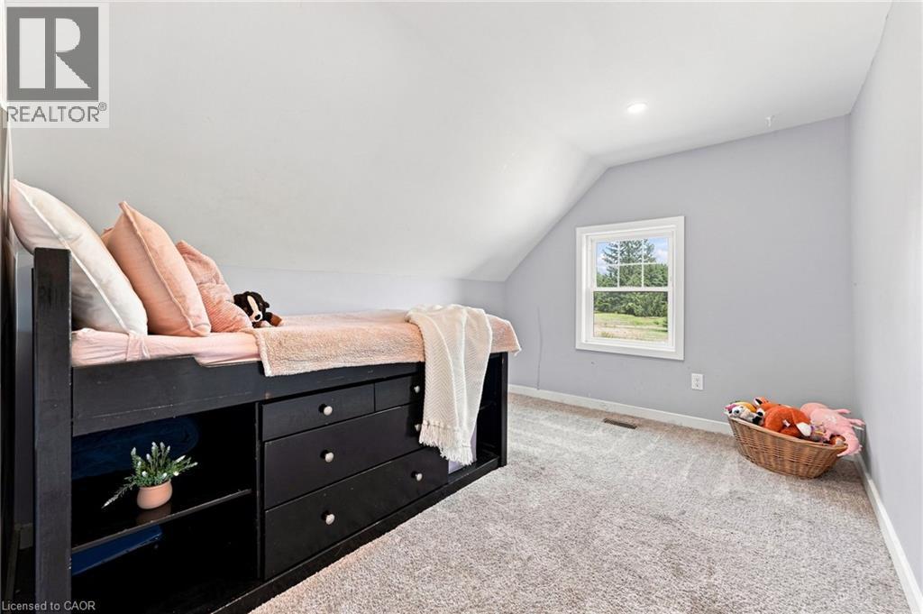 62 Thompson Road, Brantford, ON - Indoor Photo Showing Bedroom