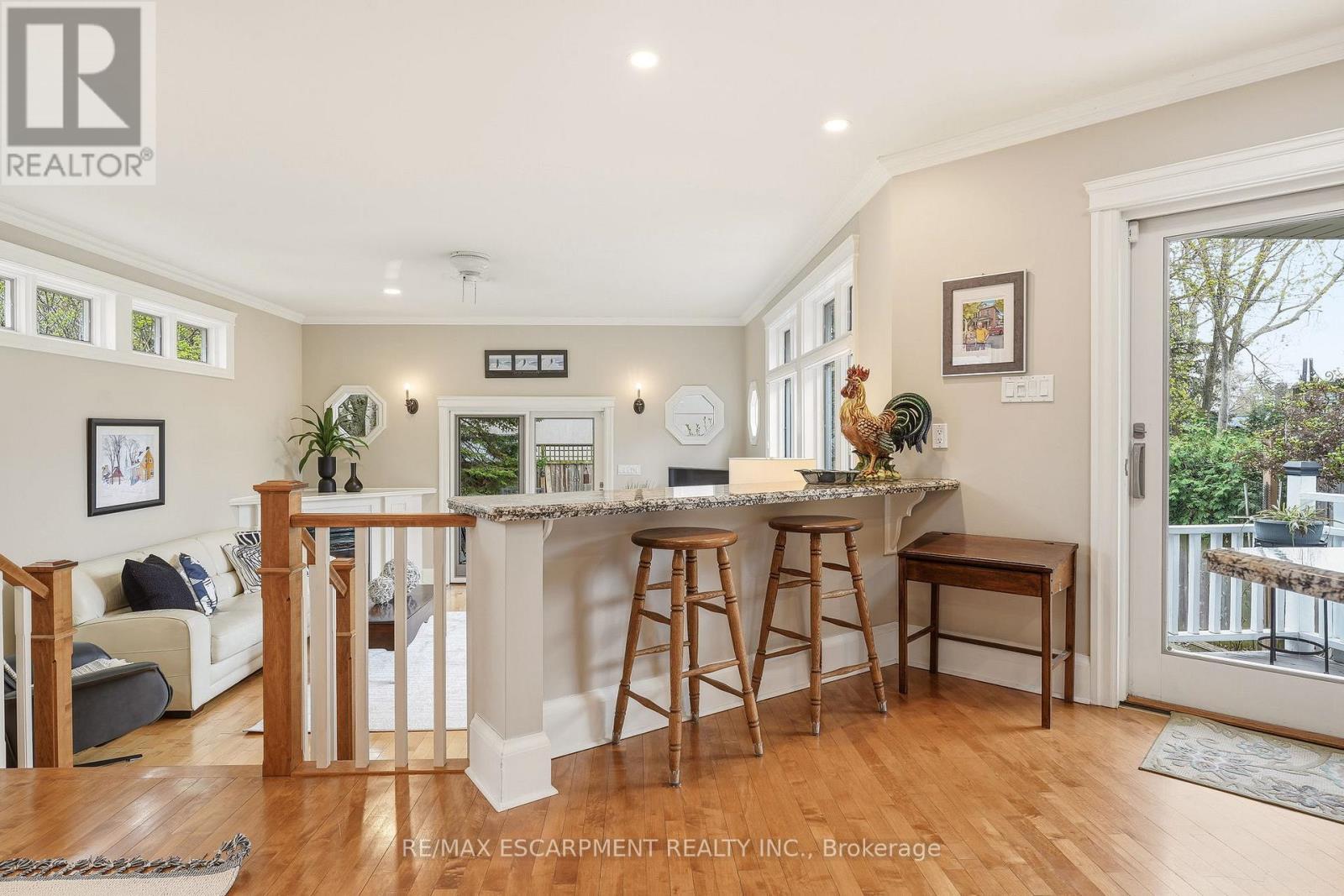 2116 Caroline Street, Burlington, ON - Indoor