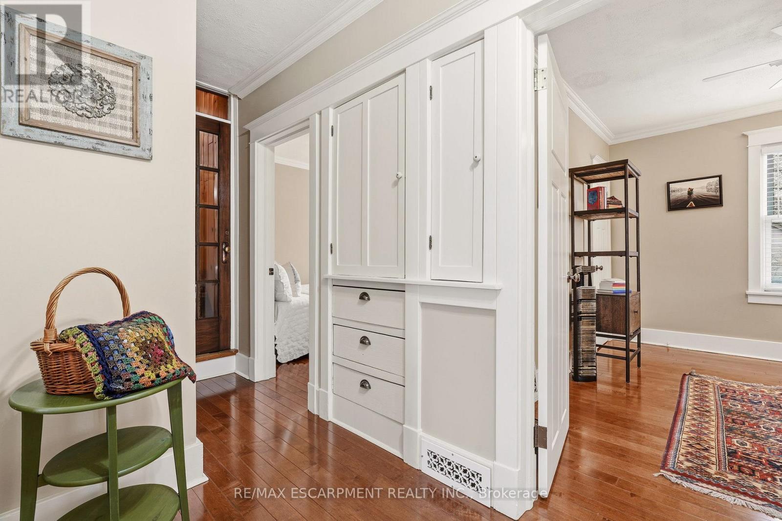 2116 Caroline Street, Burlington, ON - Indoor Photo Showing Other Room