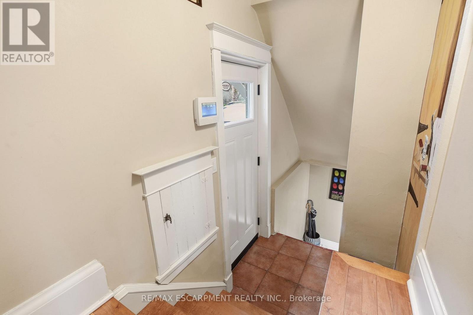 2116 Caroline Street, Burlington, ON - Indoor Photo Showing Other Room