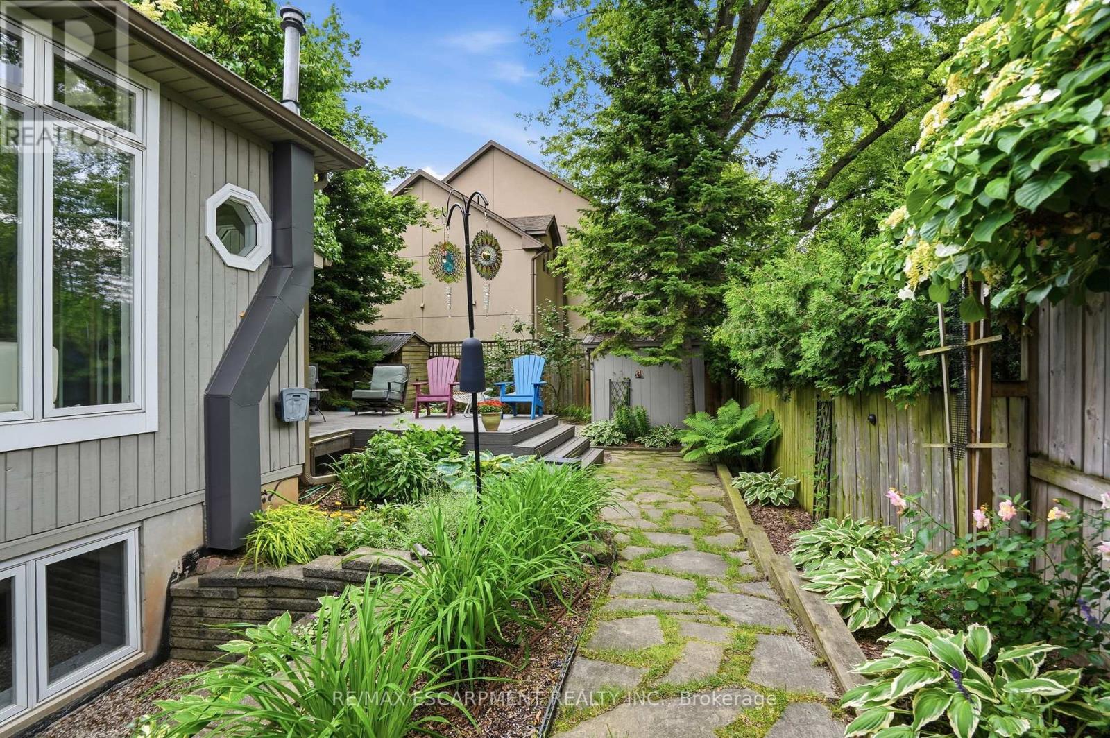 2116 Caroline Street, Burlington, ON - Outdoor