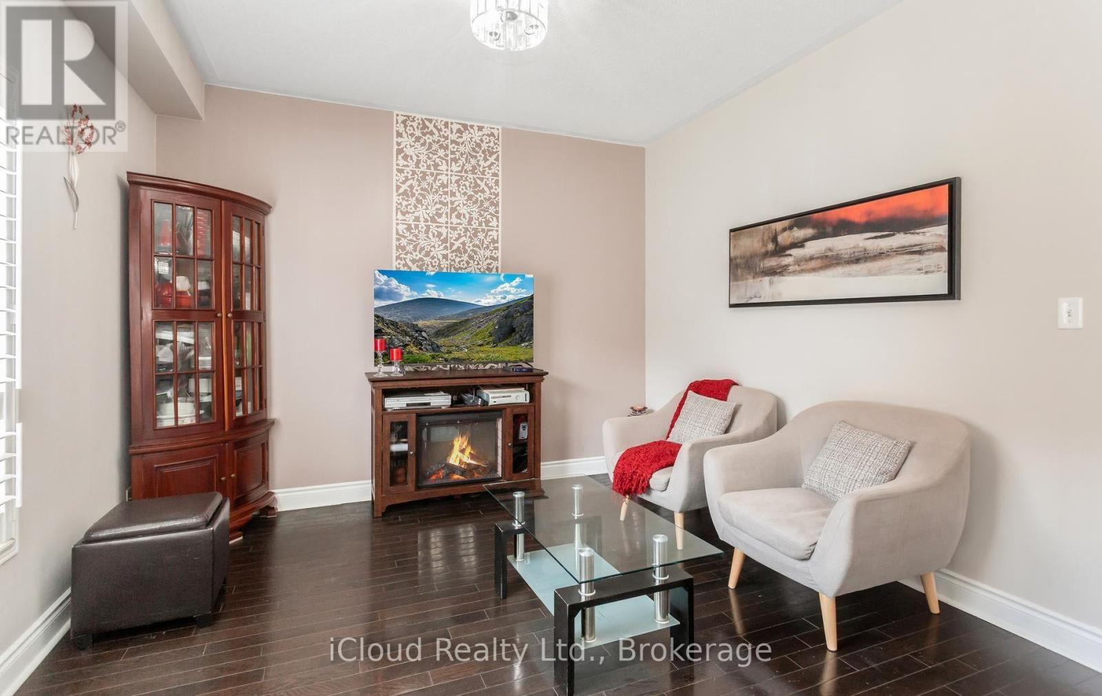 39 Flurry Circle, Brampton, ON - Indoor Photo Showing Living Room