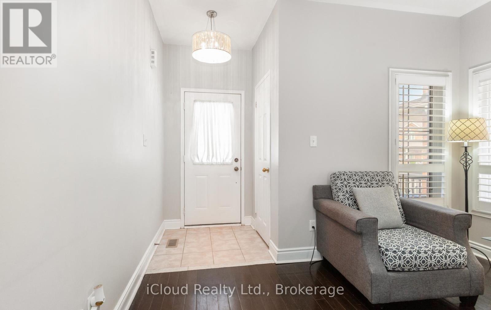 39 Flurry Circle, Brampton, ON - Indoor Photo Showing Other Room