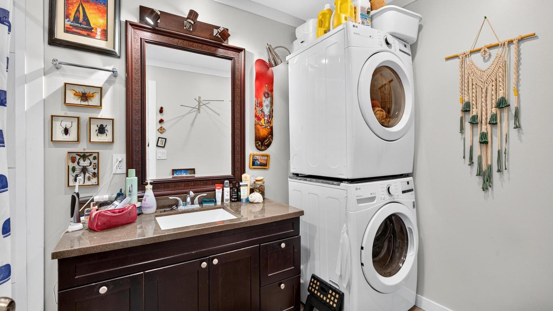 4202 16 Avenue, Vernon, BC - Indoor Photo Showing Laundry Room