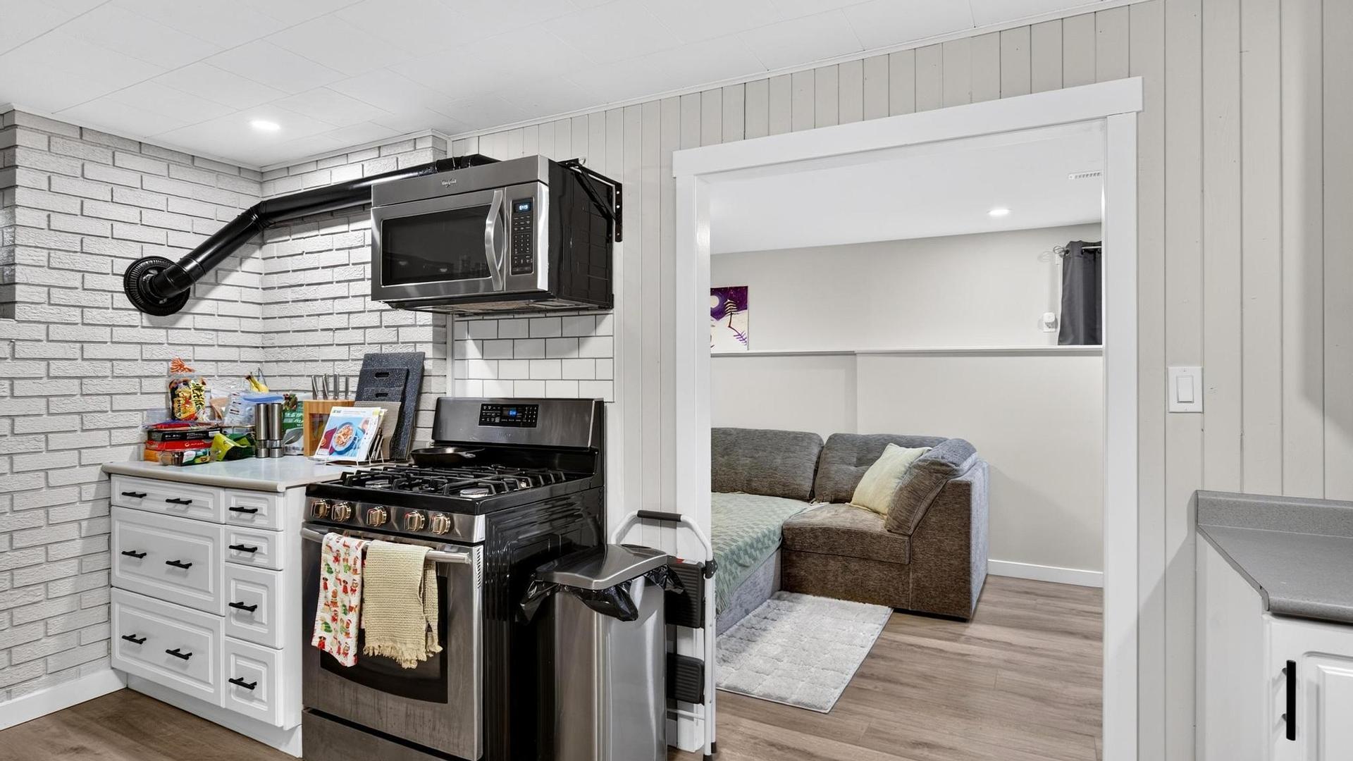 4202 16 Avenue, Vernon, BC - Indoor Photo Showing Other Room