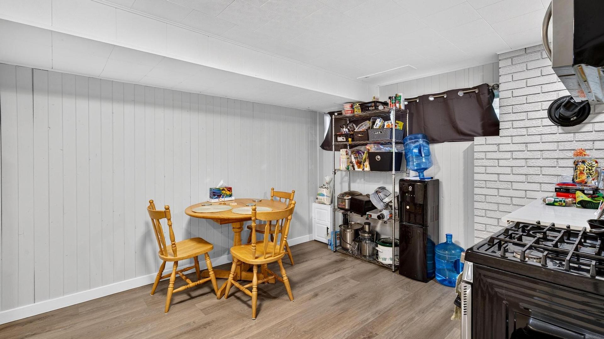 4202 16 Avenue, Vernon, BC - Indoor Photo Showing Dining Room
