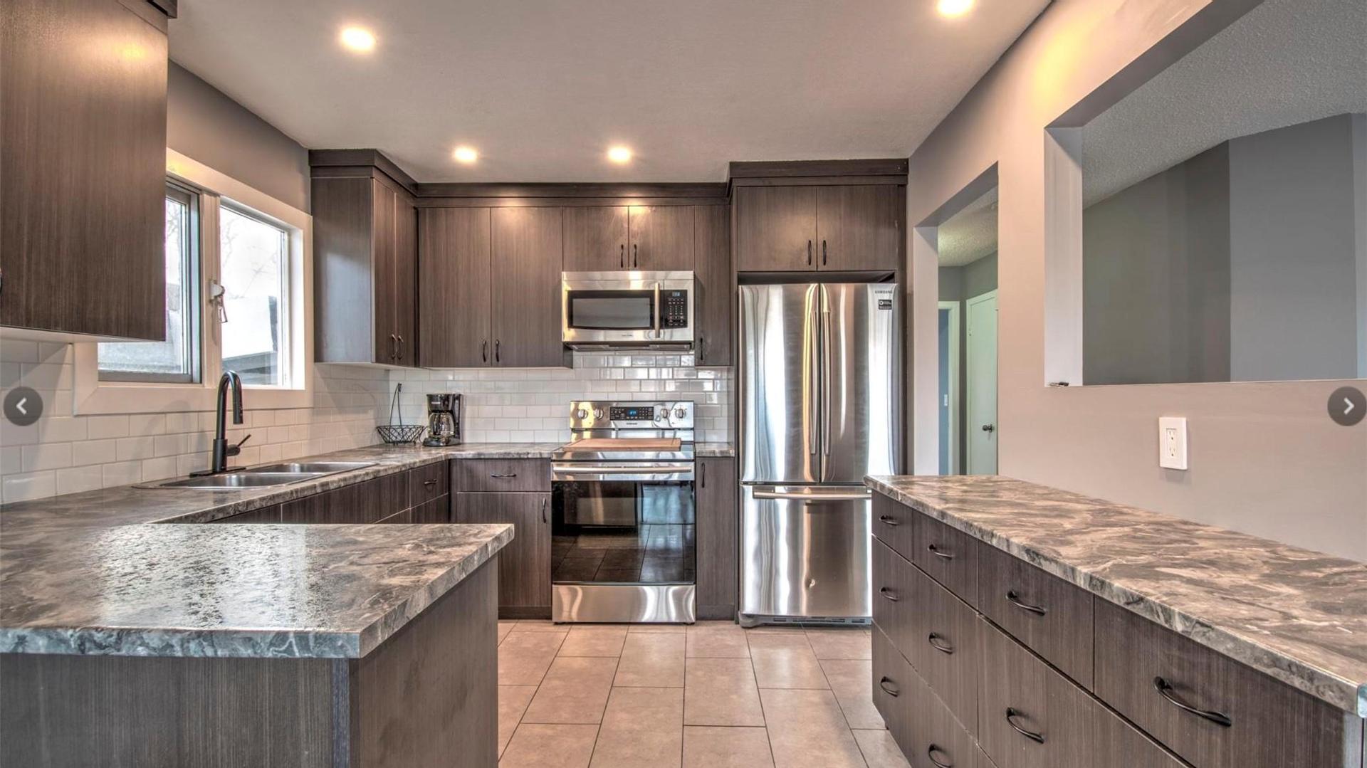4202 16 Avenue, Vernon, BC - Indoor Photo Showing Kitchen With Double Sink With Upgraded Kitchen