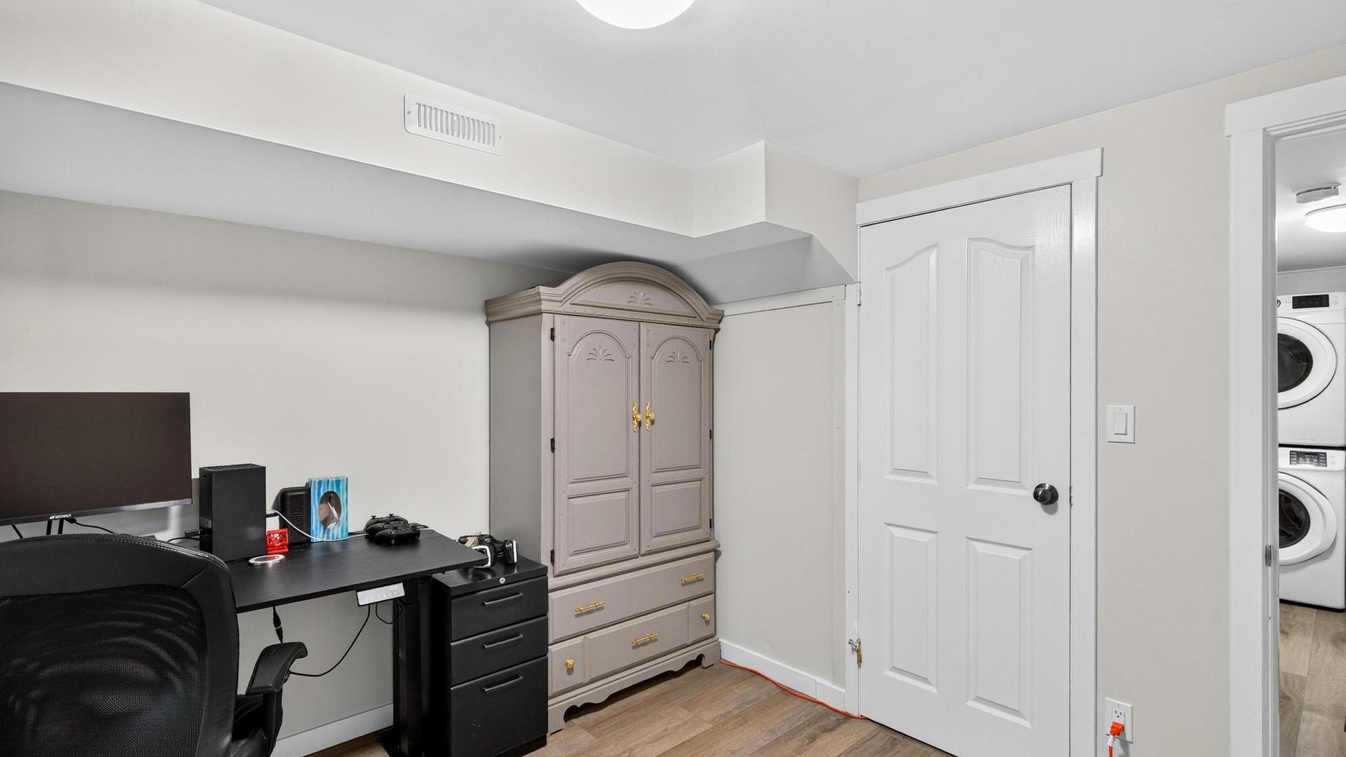 4202 16 Avenue, Vernon, BC - Indoor Photo Showing Laundry Room