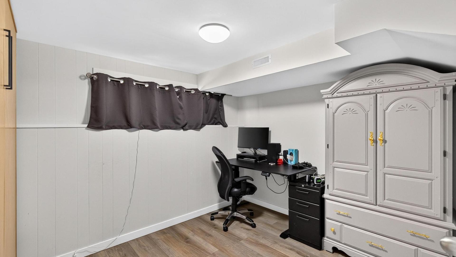 4202 16 Avenue, Vernon, BC - Indoor