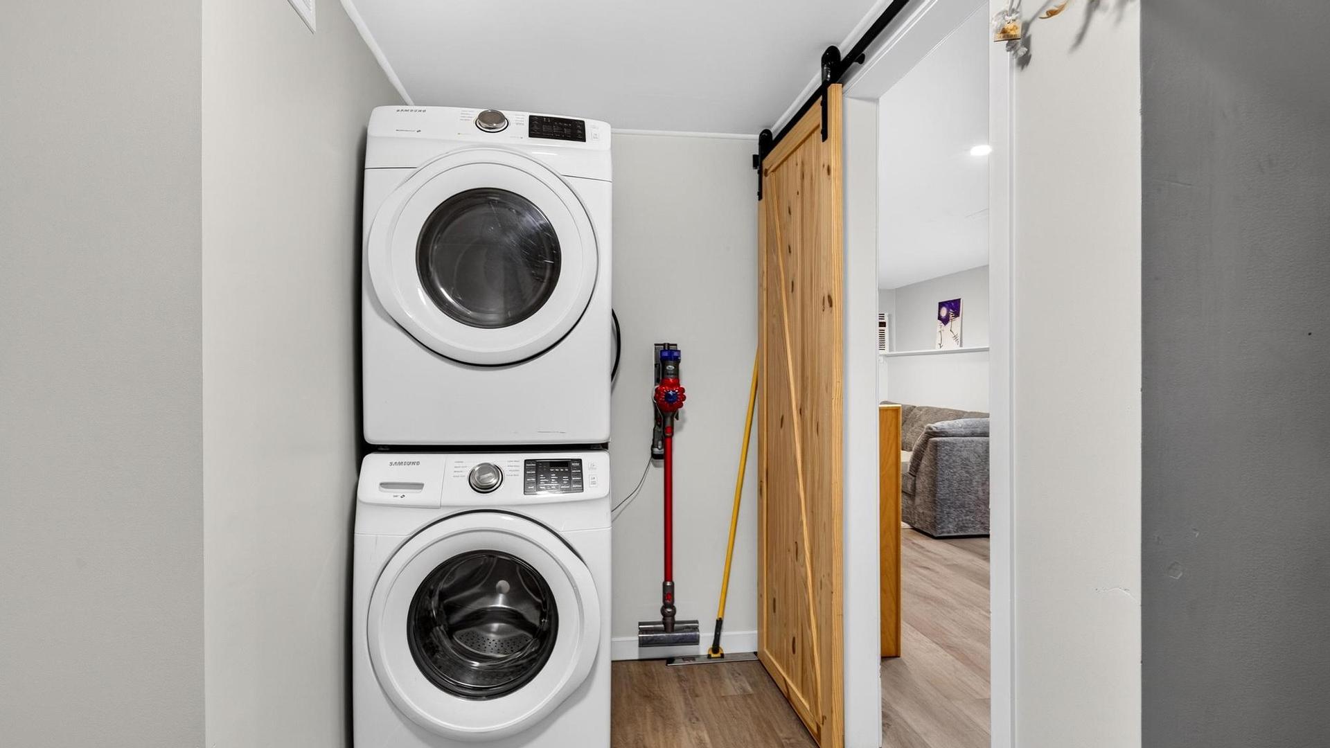 4202 16 Avenue, Vernon, BC - Indoor Photo Showing Laundry Room