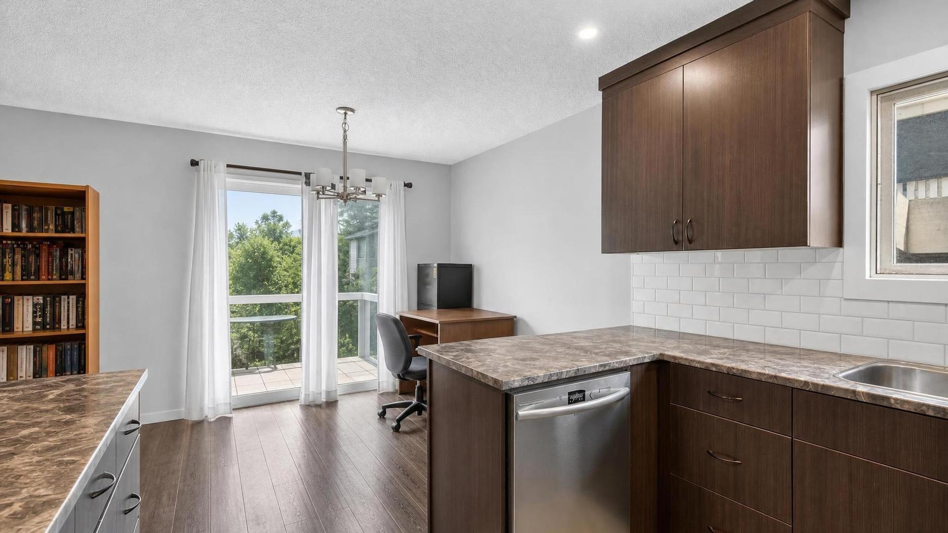 4202 16 Avenue, Vernon, BC - Indoor Photo Showing Kitchen