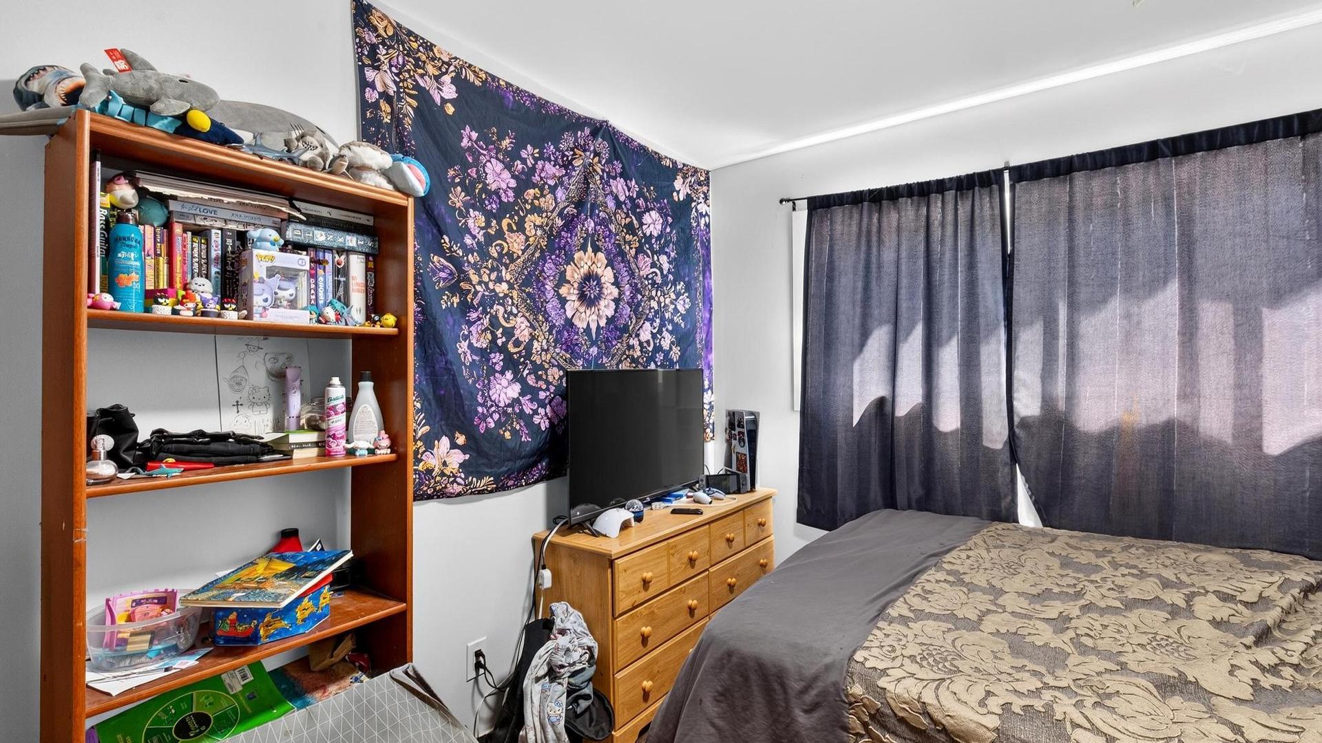 4202 16 Avenue, Vernon, BC - Indoor Photo Showing Bedroom