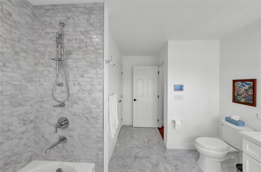 3894 St Clair Parkway, Port Lambton, ON - Indoor Photo Showing Bathroom
