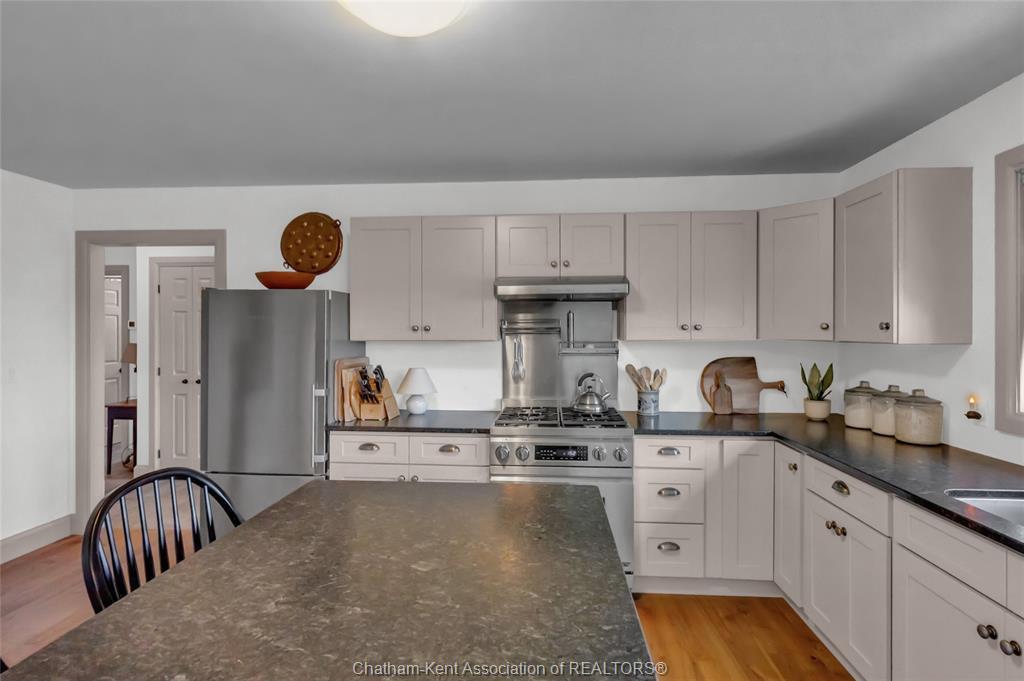 3894 St Clair Parkway, Port Lambton, ON - Indoor Photo Showing Kitchen