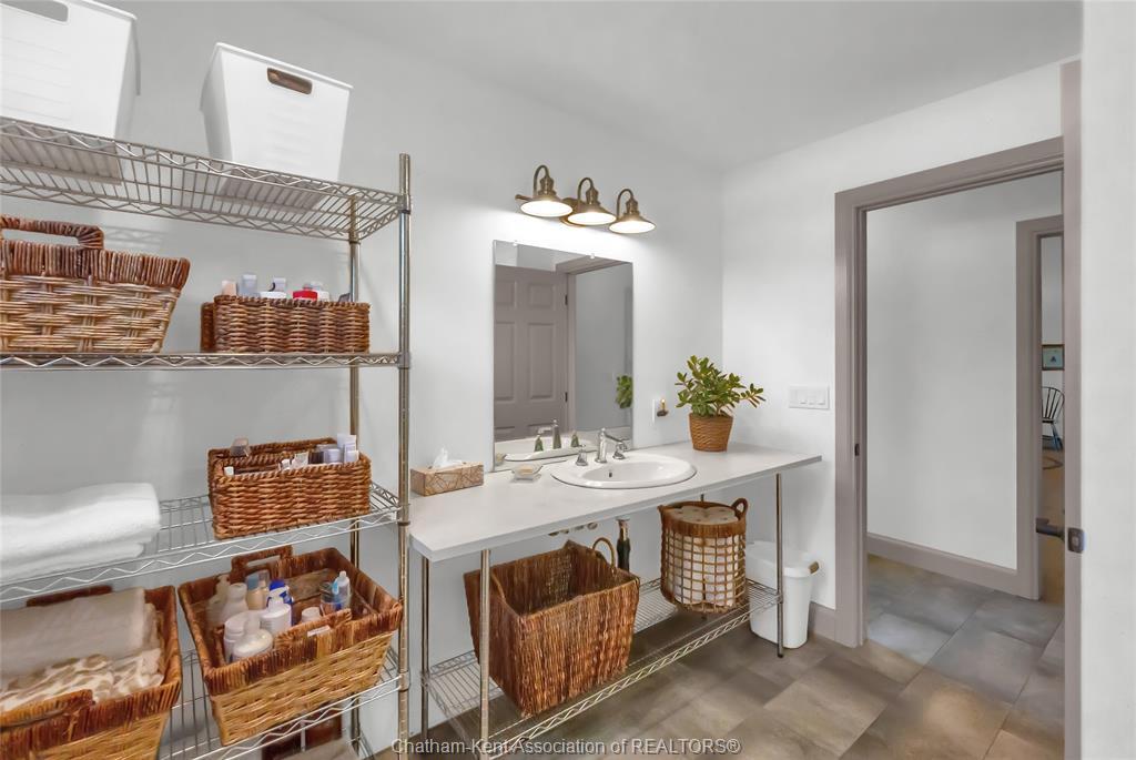 3894 St Clair Parkway, Port Lambton, ON - Indoor Photo Showing Bathroom