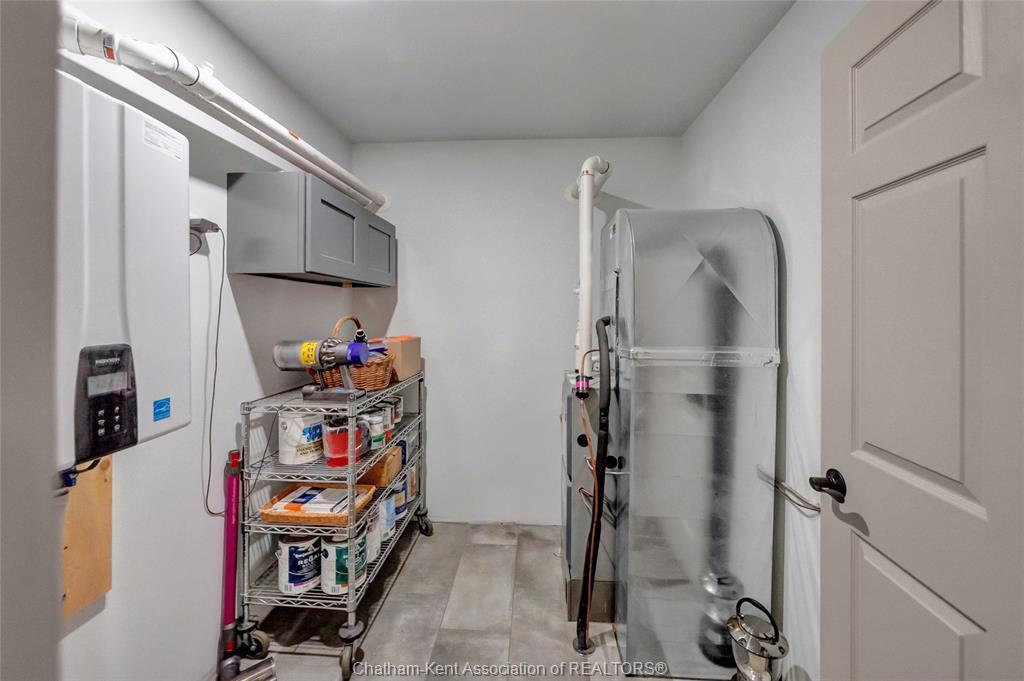3894 St Clair Parkway, Port Lambton, ON - Indoor