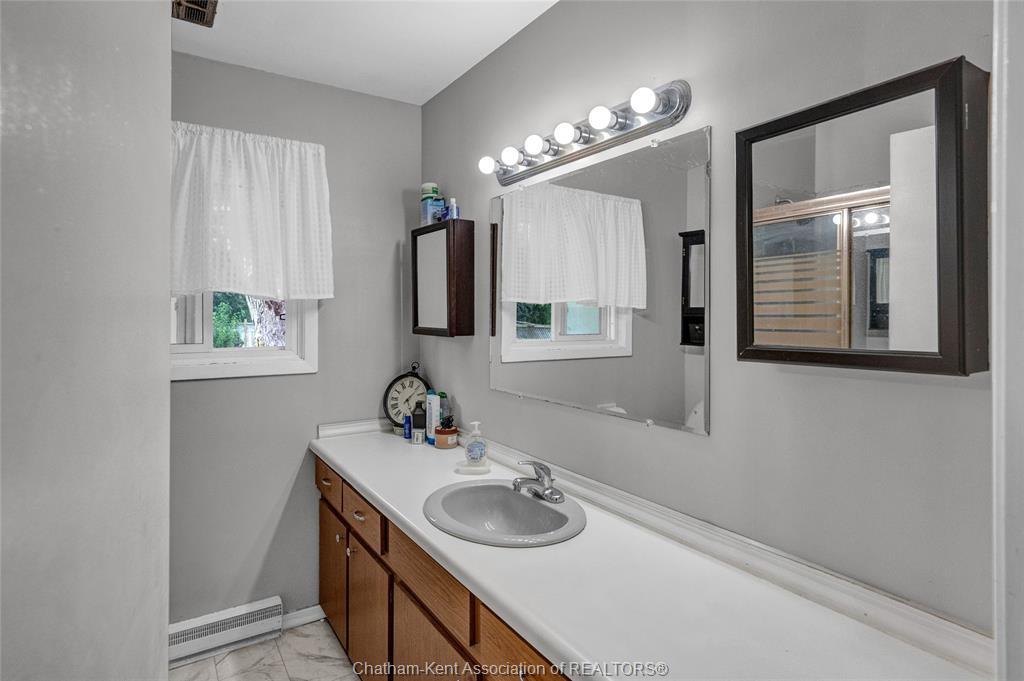 141 Lancefield Place, Chatham, ON - Indoor Photo Showing Bathroom