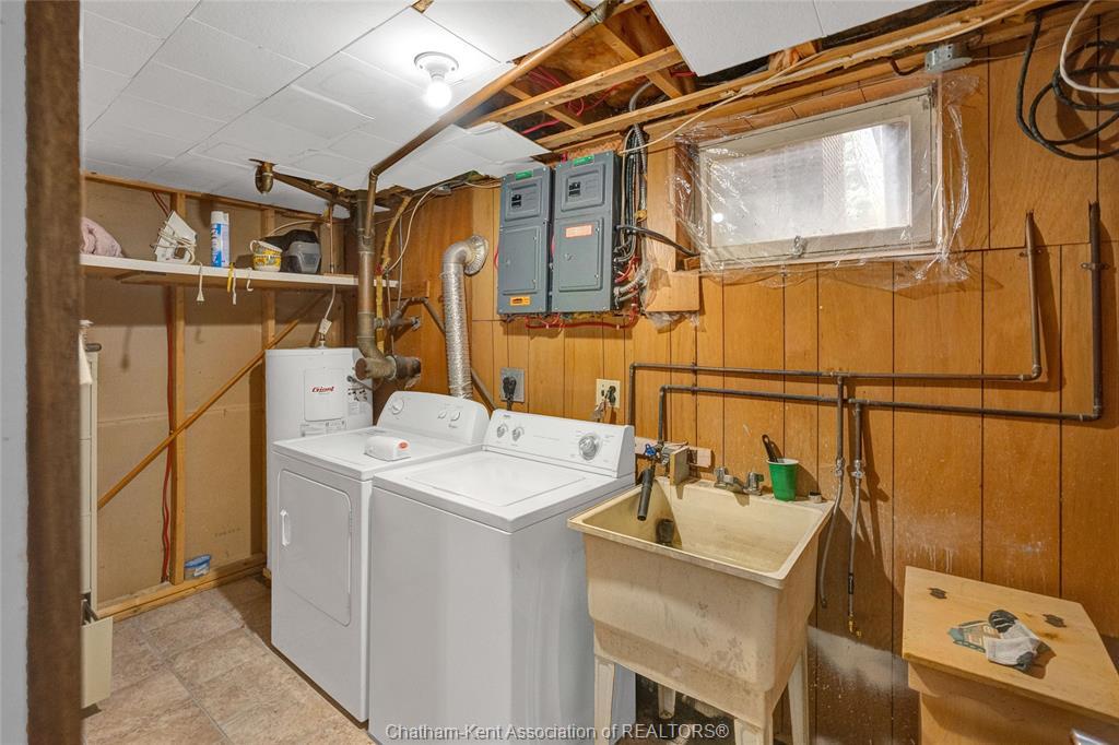 141 Lancefield Place, Chatham, ON - Indoor Photo Showing Laundry Room