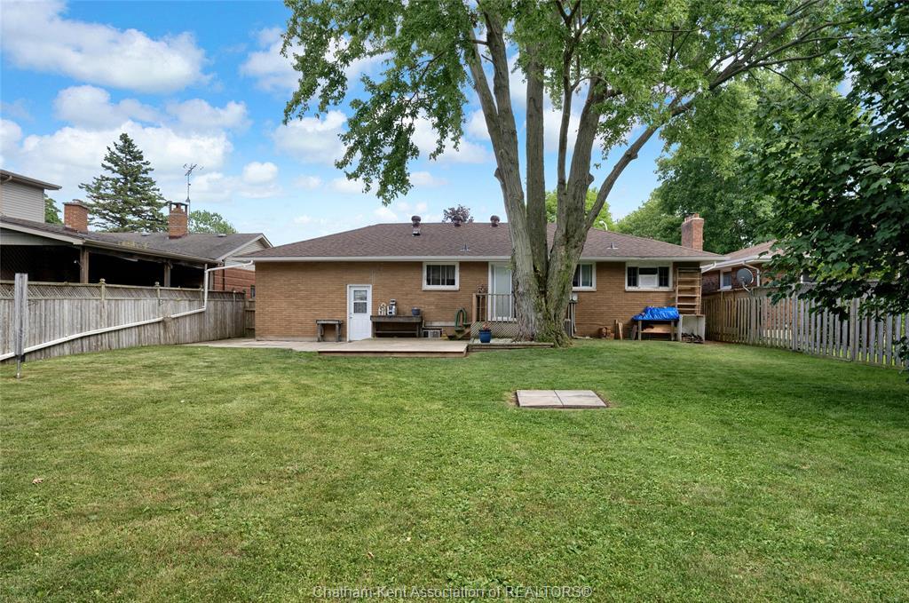 141 Lancefield Place, Chatham, ON - Outdoor With Backyard With Exterior