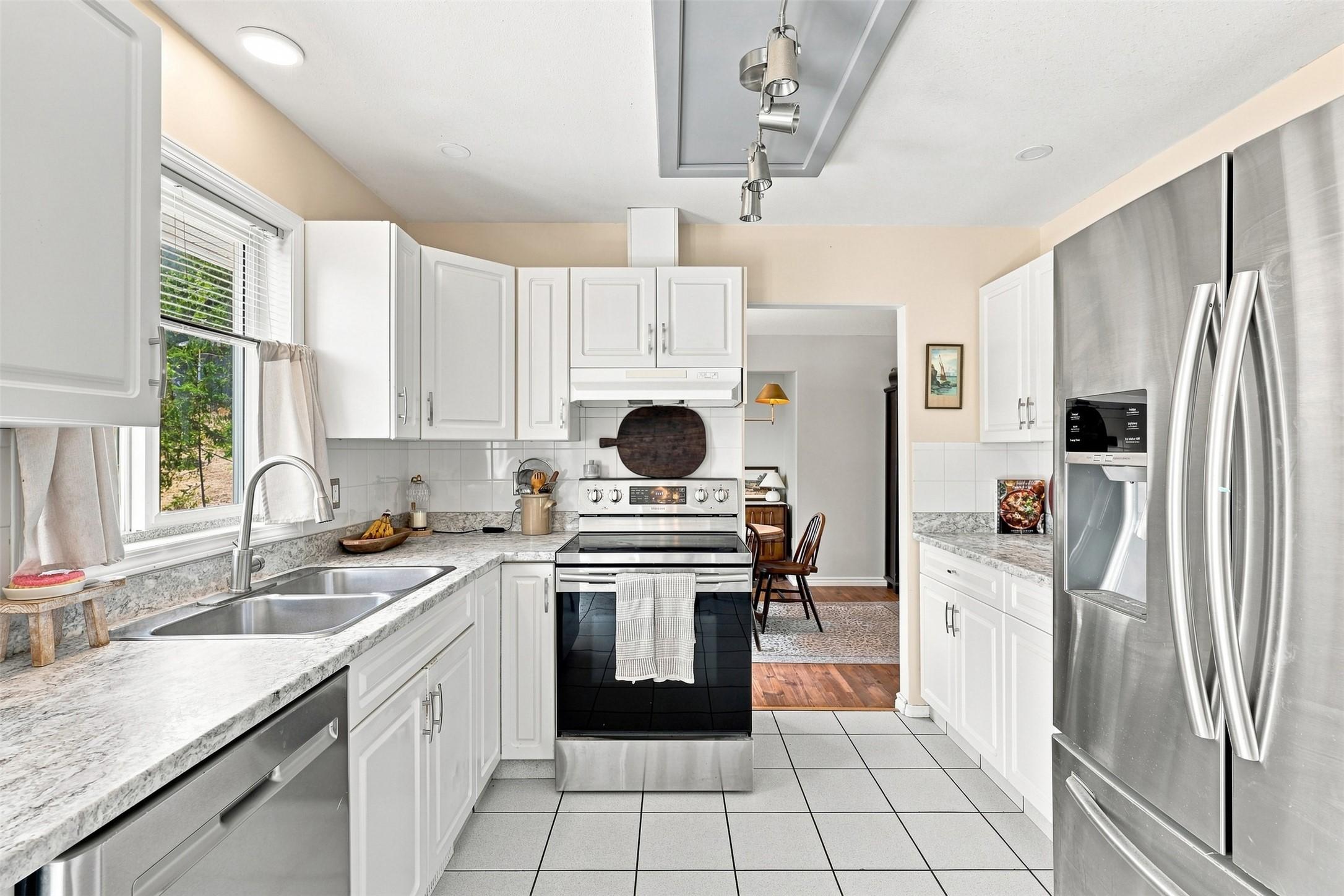 1796 Babine Avenue, Kamloops, BC - Indoor Photo Showing Kitchen With Double Sink With Upgraded Kitchen