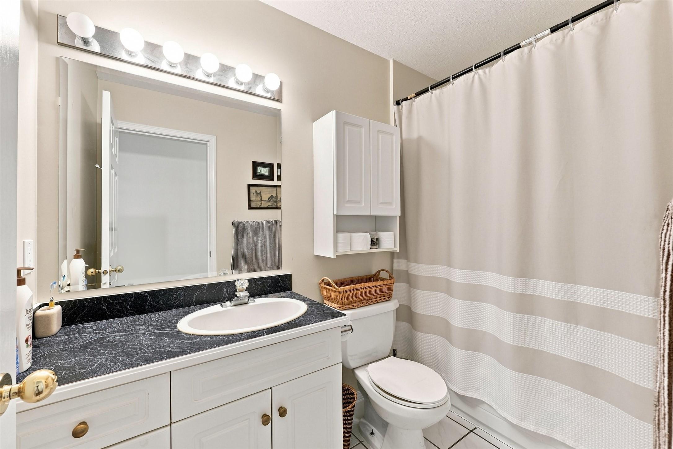 1796 Babine Avenue, Kamloops, BC - Indoor Photo Showing Bathroom