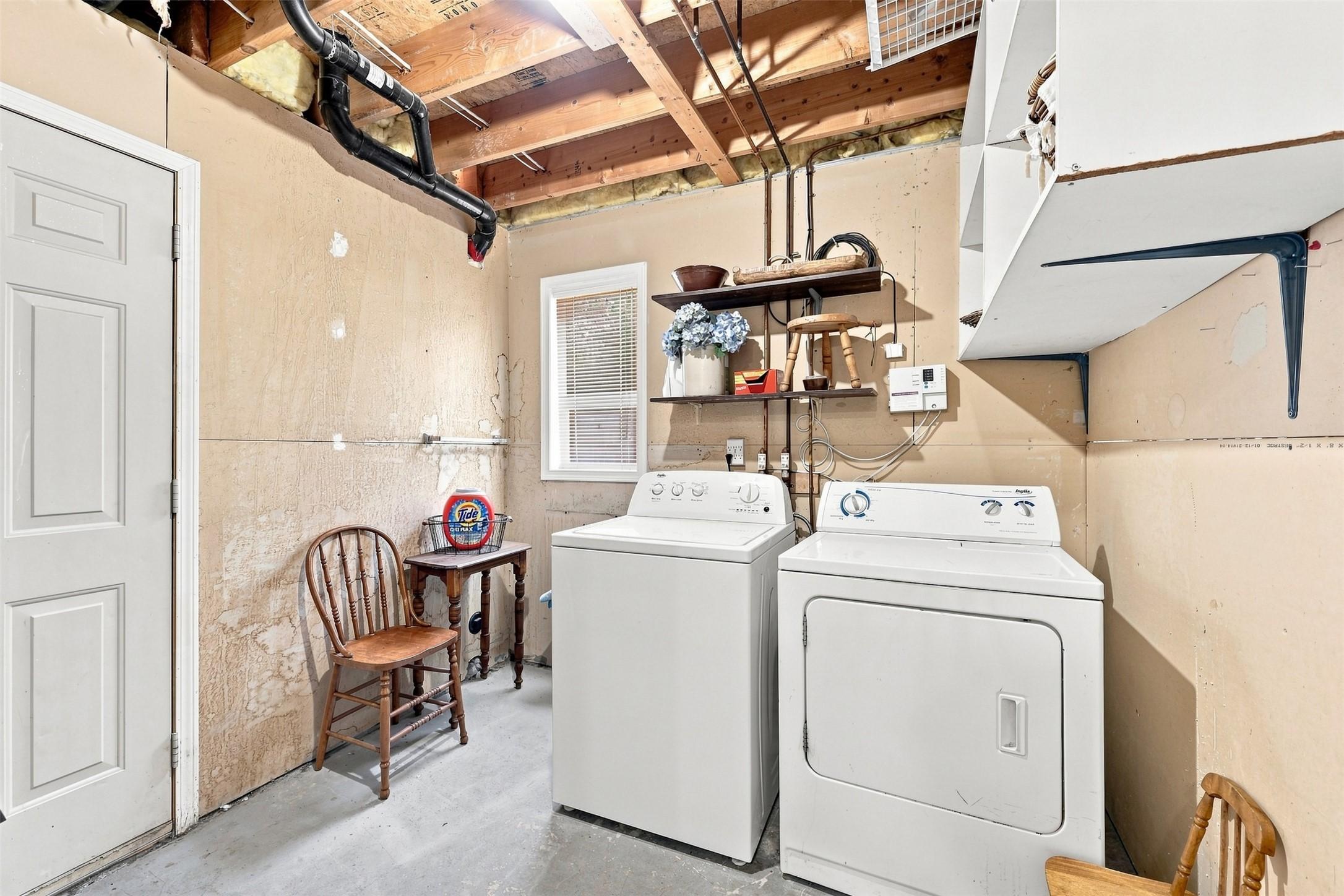 1796 Babine Avenue, Kamloops, BC - Indoor Photo Showing Laundry Room