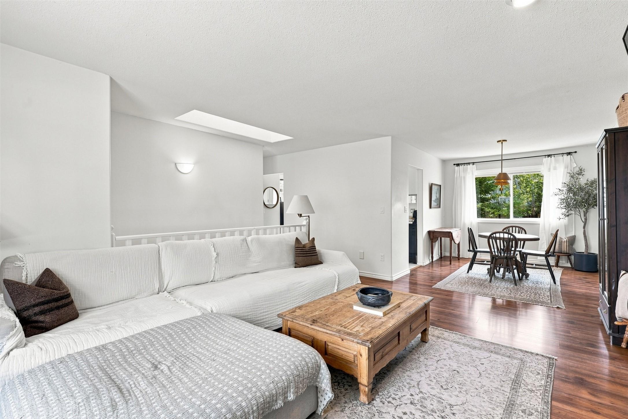 1796 Babine Avenue, Kamloops, BC - Indoor Photo Showing Living Room